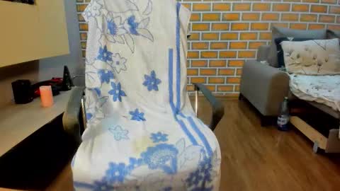 Anna   online show from December 19, 4:35 pm