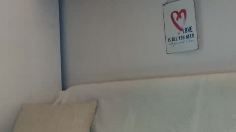 12ennie online show from September 22, 6:06 am