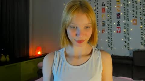 Kira online show from April 5, 7:44 pm