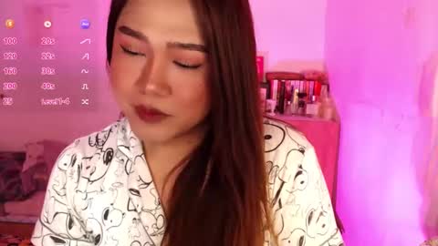 1lovelymess online show from May 18, 2:12 pm