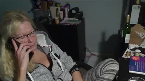 Susan online show from November 26, 3:48 am