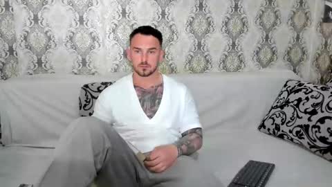 2sexymuscles online show from April 15, 7:58 pm