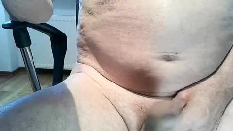 Snapshot of 35cam chatting on October 29, 9:33 am 35cam online show from October 29, 9:33 am