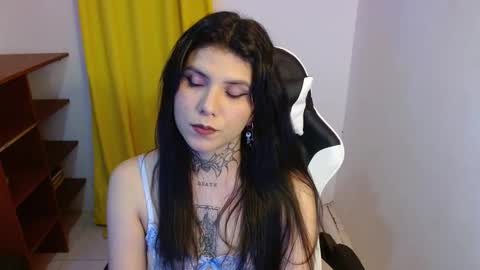 Snapshot of 3rika_gomez chatting on October 5, 4:21 am erika online show from October 5, 4:21 am