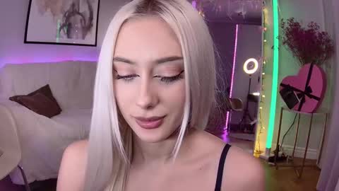 Snapshot of 7loren_wood7 chatting on February 12, 6:19 pm Loren Wood online show from February 12, 6:19 pm