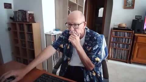  Papi  online show from May 17, 9:18 am