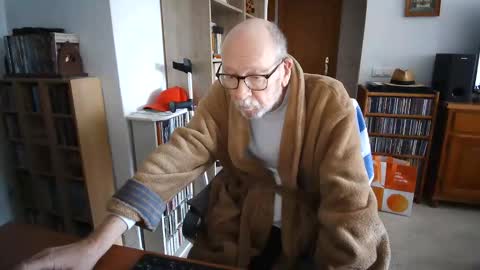  Papi  online show from February 8, 11:24 am