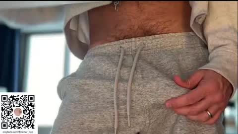 8incher NYC online show from February 6, 3:04 pm