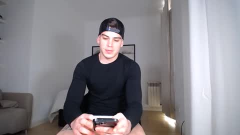 _aesthetic online show from April 11, 4:11 pm