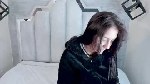 Snapshot of _alaia_collway_ chatting on February 27, 11:50 am Alaia online show from February 27, 11:50 am