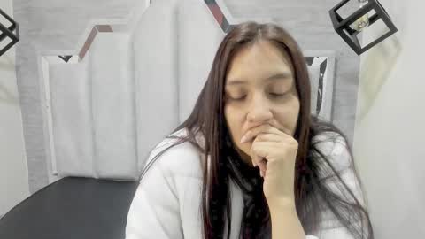 Snapshot of _alaia_collway_ chatting on March 10, 11:45 am Alaia online show from March 10, 11:45 am