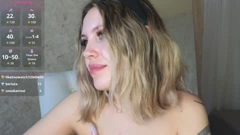 _amymoore_ online show from April 9, 6:19 am