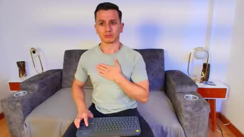 _andrewfalcon2 online show from September 28, 1:09 pm