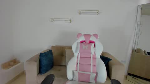    online show from October 14, 12:08 pm