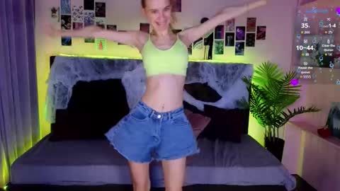 _ash_leyy_ online show from November 4, 2:13 am