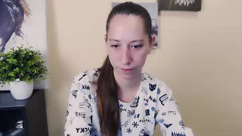 _astraia_ online show from June 9, 7:19 am