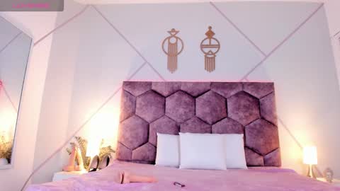 _aurora_collins_ online show from February 27, 1:48 pm