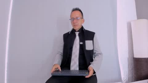 _axelking_ online show from October 30, 11:55 am