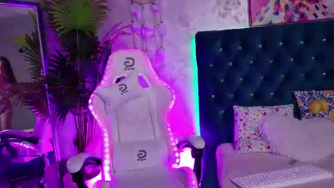  AzzaLee  online show from July 22, 5:31 am