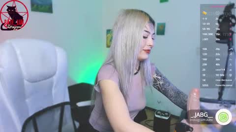 Lunita  online show from November 17, 5:10 am