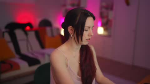 Lili online show from April 14, 8:28 am