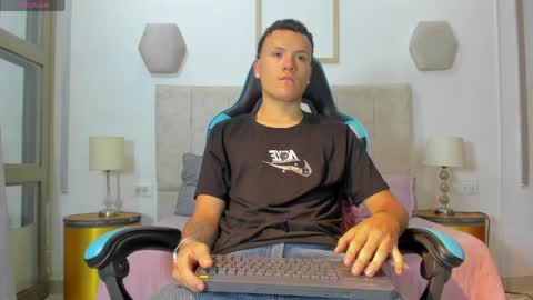 _blowsex_ online show from April 16, 12:38 pm