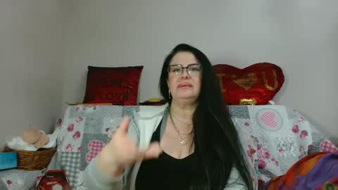 Snapshot of _blue__butterfly_ chatting on December 17, 5:18 am KHALEESI online show from December 17, 5:18 am