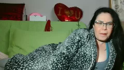 Snapshot of _blue__butterfly_ chatting on January 26, 1:09 am KHALEESI online show from January 26, 1:09 am