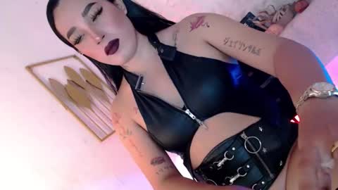 Caroline online show from February 25, 5:33 am