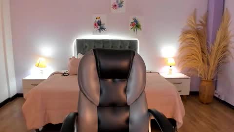 Charlote online show from November 16, 2:08 pm