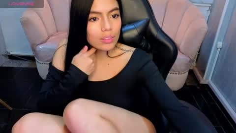 _charlottee_b online show from July 25, 9:13 pm