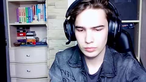 Snapshot of _crise_next_door_ chatting on October 9, 4:56 pm _crise_next_door_ online show from October 9, 4:56 pm