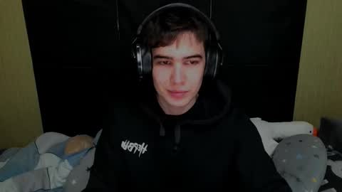 _crise_next_door_ online show from February 20, 12:07 pm