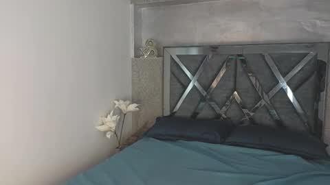 Dante online show from December 18, 1:34 am