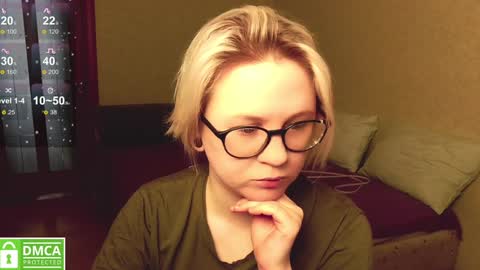 chloue and Gretta online show from January 13, 6:05 pm