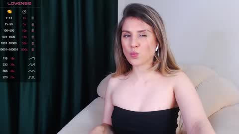 _esmeraldiyaa_ online show from December 27, 8:50 pm