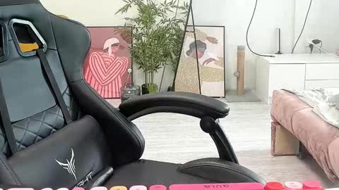 Snapshot of _feralberry__ chatting on September 19, 7:34 am Alis online show from September 19, 7:34 am