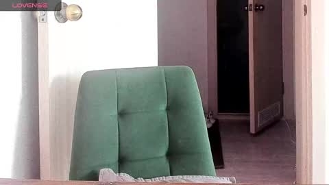Snapshot of _feralberry__ chatting on February 26, 7:34 am Alis online show from February 26, 7:34 am