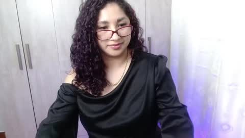 Gia Independent model online show from November 5, 12:01 am