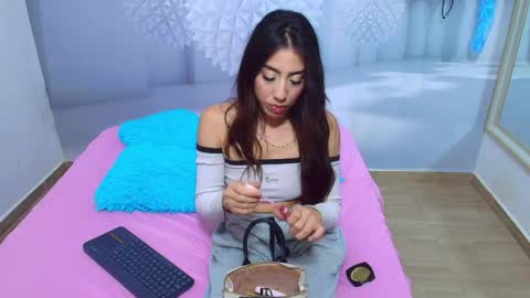 _gold_strawberry_ online show from April 28, 3:33 am