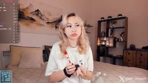 Snapshot of _golden_moon_ chatting on October 19, 11:09 pm Rina online show from October 19, 11:09 pm