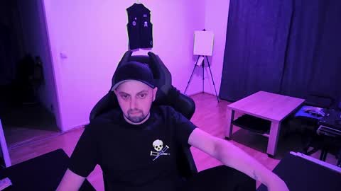 Dennis online show from June 3, 11:43 pm