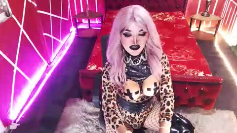 Snapshot of _hailyourqueenx chatting on October 6, 6:48 pm GoDDess  Chloe online show from October 6, 6:48 pm