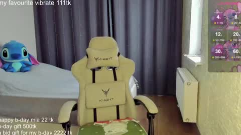 _hot_mia_1 online show from February 9, 11:58 am