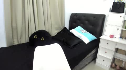 yanie online show from January 10, 5:40 pm