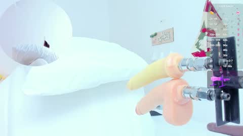 _jasminnee_ online show from November 28, 4:14 pm