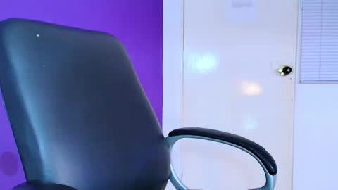 Mia online show from March 9, 5:06 pm