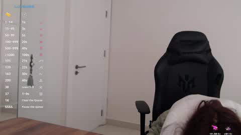 _just_a_queen_3 online show from April 22, 7:59 am