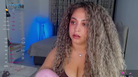 _just_a_queen_3 online show from January 10, 6:35 pm