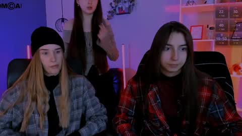 _kellykitten_ online show from April 22, 8:54 am